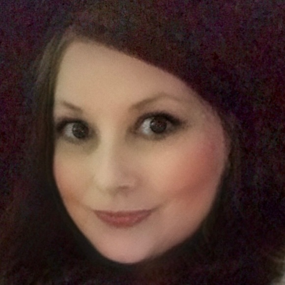 Meet your Posher, Laraine - Picture 1 of 1